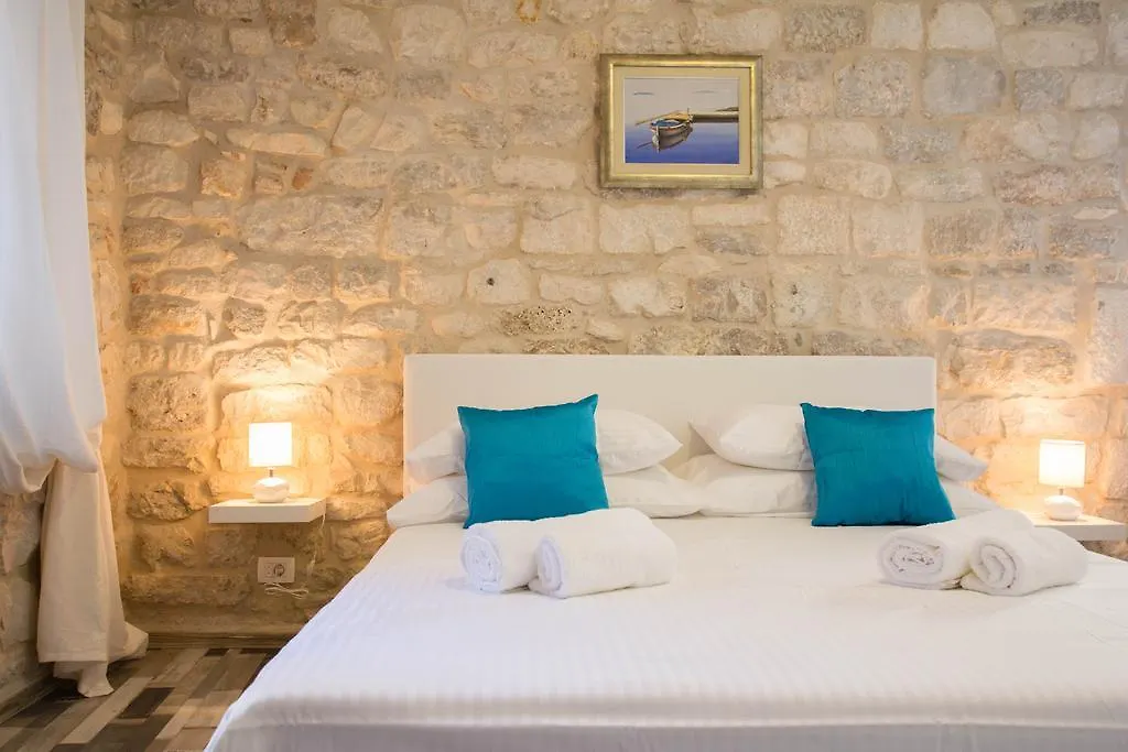 Apartment Toma Trogir 0*,
