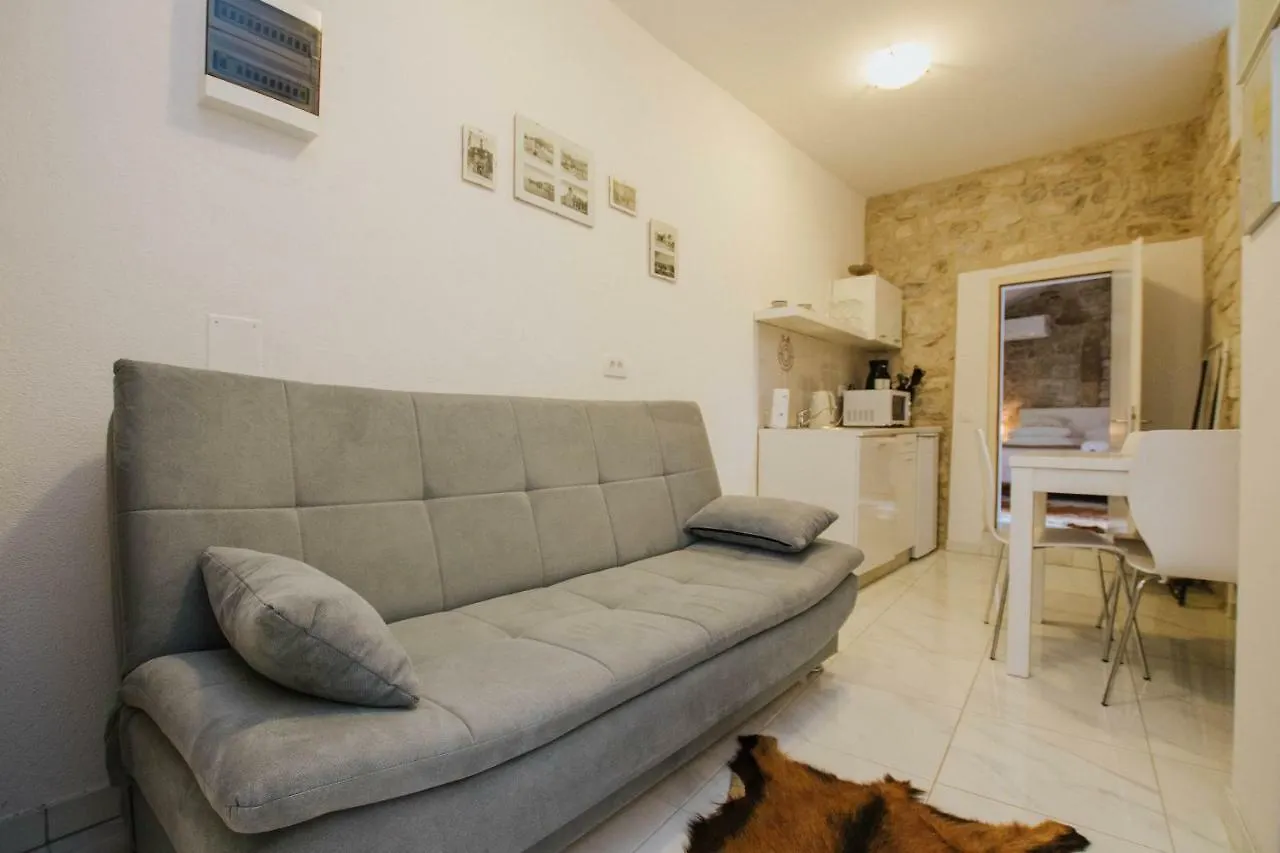 Apartment Toma Trogir 0*,  Croatia